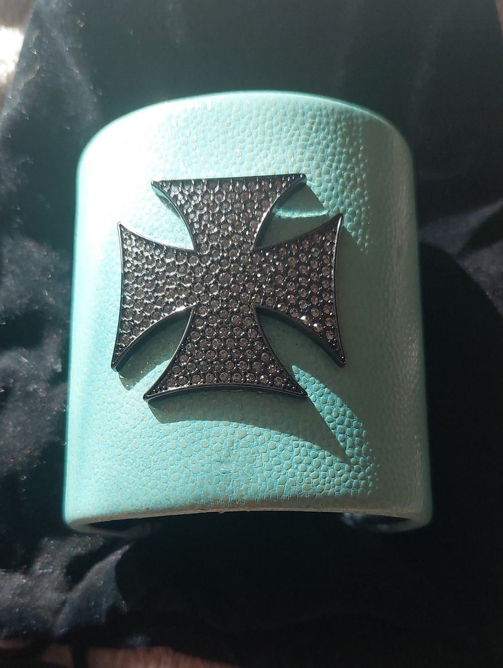 Loree Rodkin Faux Shagreen Maltese Cross Cuff